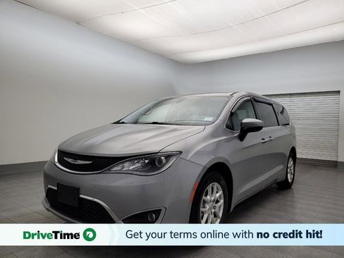 Used 2017 Chrysler Pacifica Touring Plus image 1