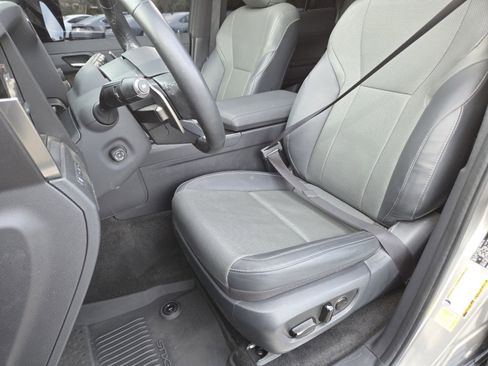 Used 2024 Lexus GX 550 w/ Cold Area Package AWD/4WD image 29