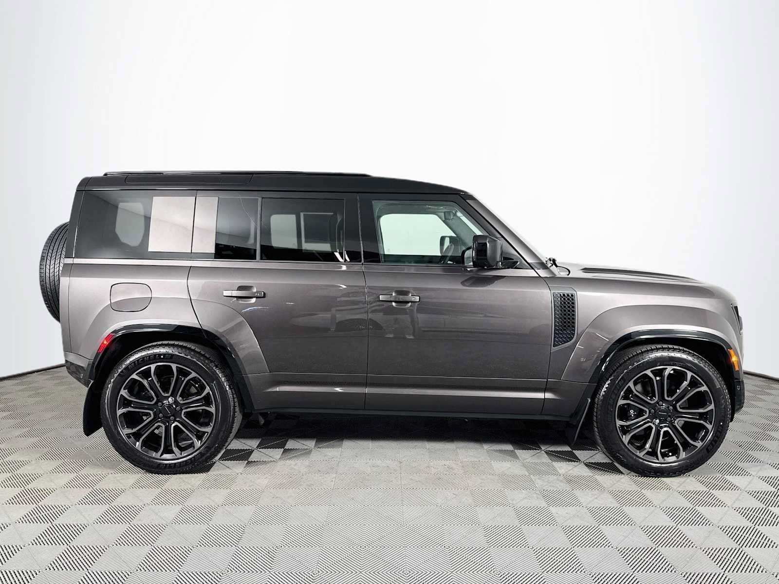 New 2026 Land Rover Defender 110 OCTA AWD/4WD image 4
