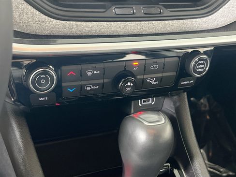 Used 2022 Jeep Compass Latitude AWD/4WD image 15