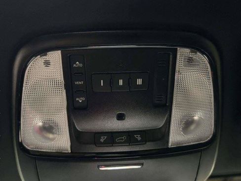 Used 2021 Dodge Durango R/T w/ Tow 'N Go Package AWD/4WD image 40