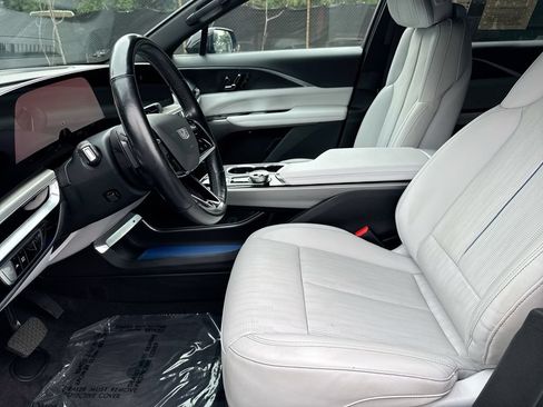 Used 2024 Cadillac Lyriq Luxury RWD image 14
