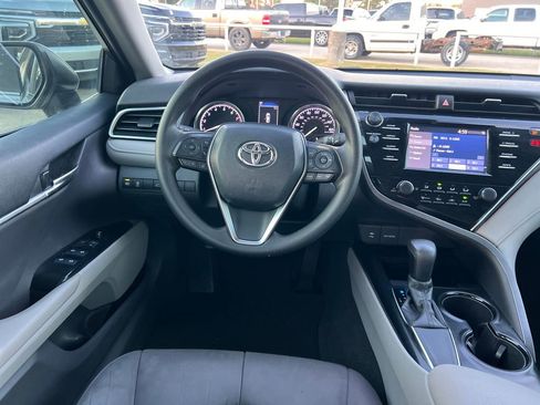 Used 2018 Toyota Camry LE image 16