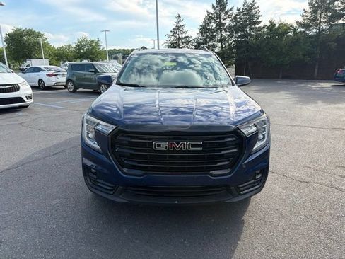 Used 2022 GMC Terrain SLT w/ Infotainment Package II AWD/4WD image 2