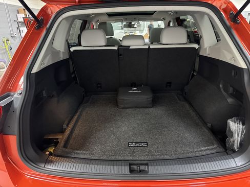 Used 2018 Volkswagen Tiguan SE w/ Panoramic Sunroof Package AWD/4WD image 32