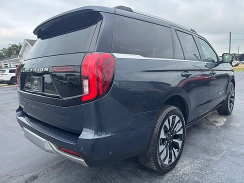 Used 2025 Ford Expedition Platinum w/ Driver's Package AWD/4WD image 3