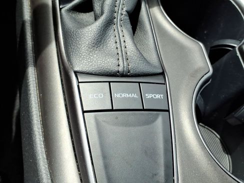 Used 2024 Toyota Camry SE FWD image 19