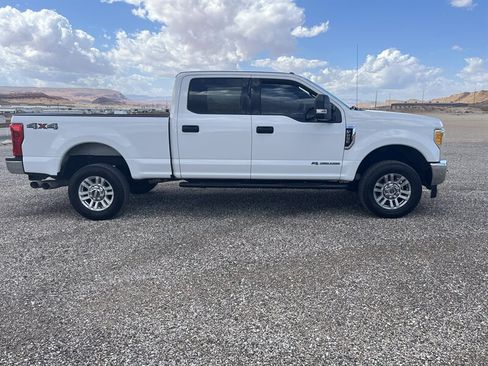 Used 2017 Ford F250 XLT AWD/4WD image 2