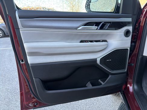 New 2026 Jeep Grand Wagoneer w/ Premium Group I image 11