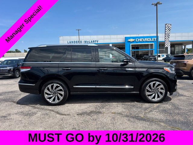 Used 2024 Lincoln Navigator Reserve AWD/4WD image 2