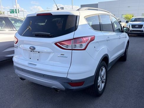 Used 2015 Ford Escape SE w/ Equipment Group 201A FWD image 4
