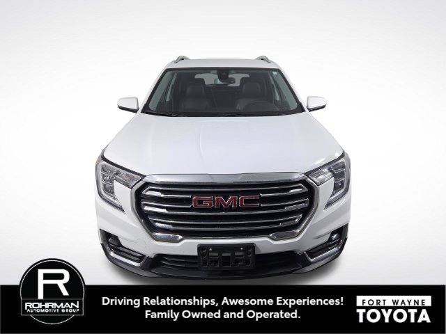 Used 2024 GMC Terrain SLT AWD/4WD image 3
