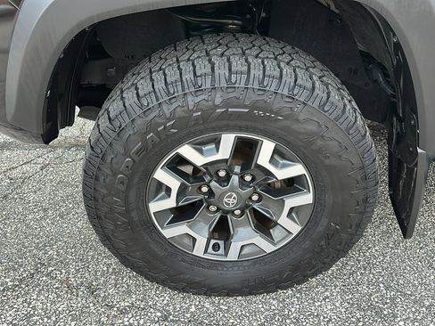 Used 2021 Toyota Tacoma TRD Off-Road w/ TRD Premium Off Road Package image 9