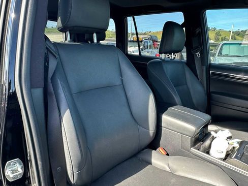 Used 2022 Lexus GX 460 Premium w/ Accessory Package image 18