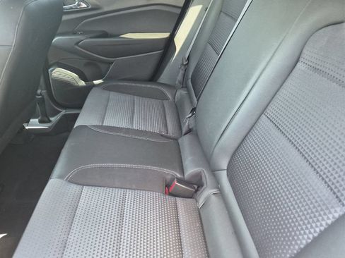 Used 2025 Chevrolet Trax LT FWD image 12