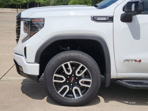 Used 2024 GMC Sierra 1500 AT4 w/ Technology Package AWD/4WD image 8