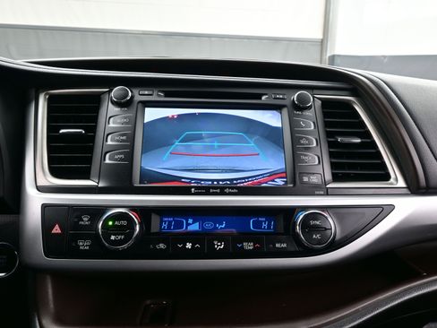 Used 2019 Toyota Highlander XLE image 20