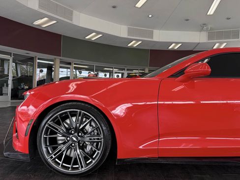 Used 2018 Chevrolet Camaro ZL1 RWD image 27