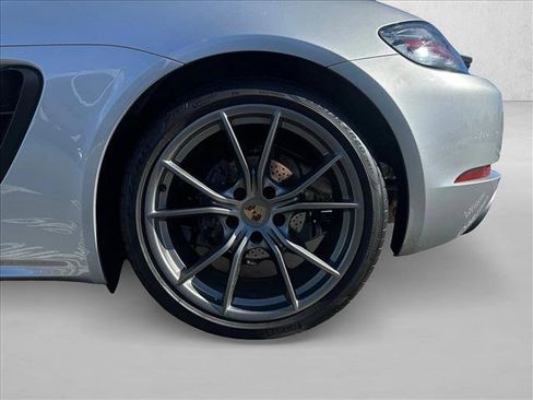 Used 2024 Porsche 718 Boxster RWD image 19
