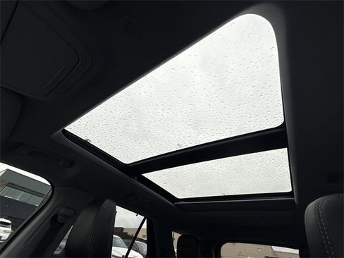 Used 2024 Ford Explorer Limited w/ Limited Technology Package image 21