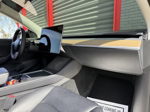 Used 2022 Tesla Model Y Performance image 15