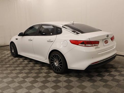 Used 2018 Kia Optima LX w/ 17" Alloy Wheels Package FWD image 3