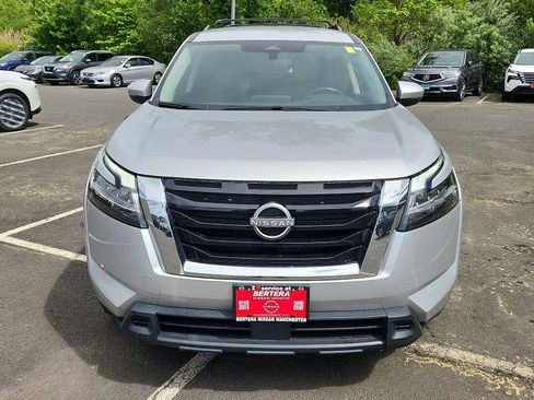 Used 2022 Nissan Pathfinder SV AWD/4WD image 2