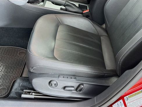 Used 2022 Volkswagen Passat 2.0T image 19