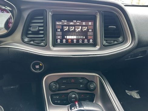 Used 2019 Dodge Challenger SXT image 21