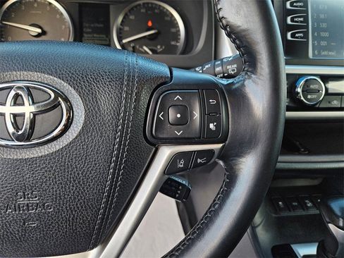 Used 2017 Toyota Highlander XLE image 12
