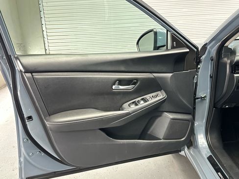 Used 2025 Nissan Sentra SV FWD image 11