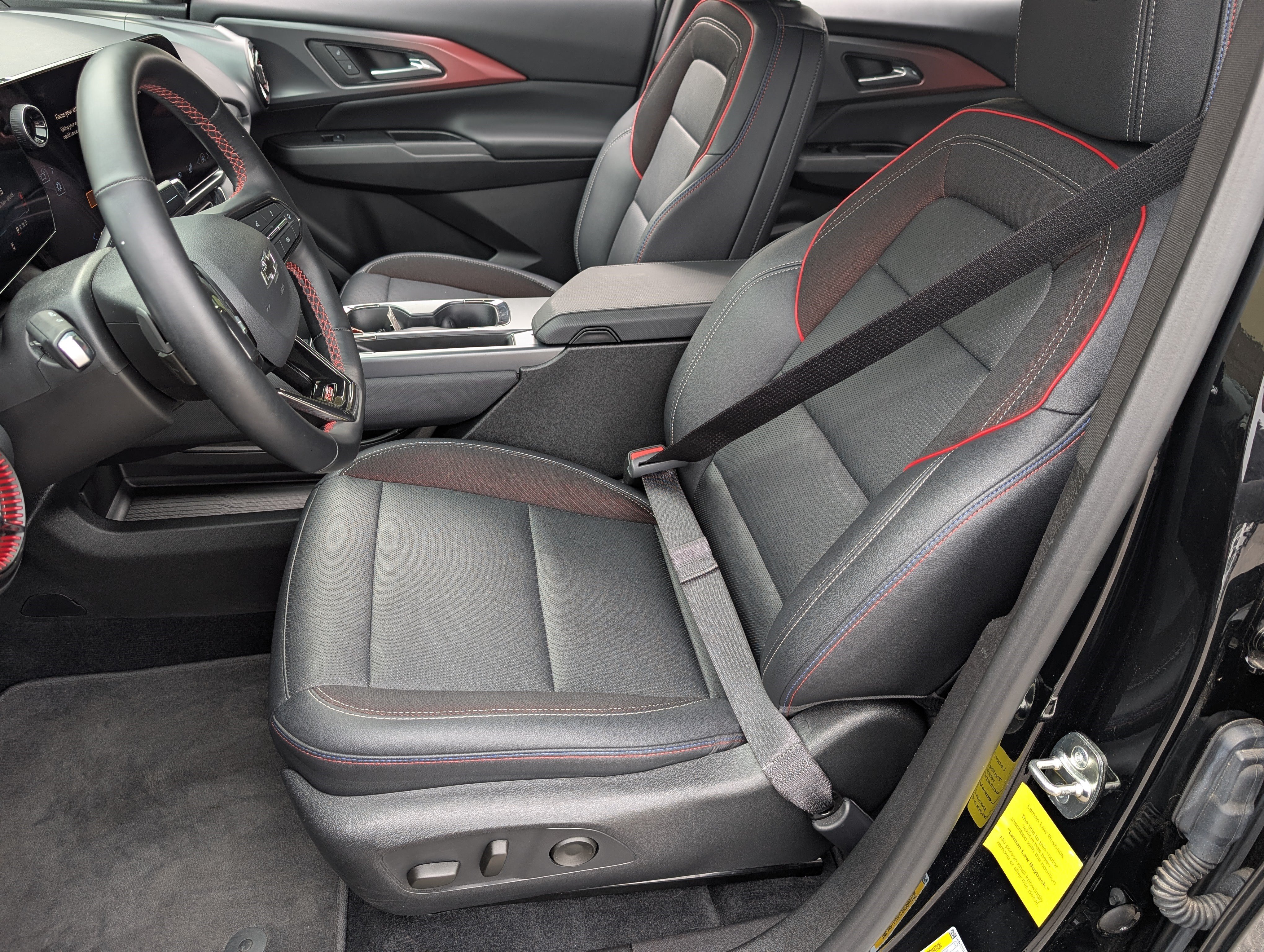 Used 2025 Chevrolet Equinox EV RS FWD image 16