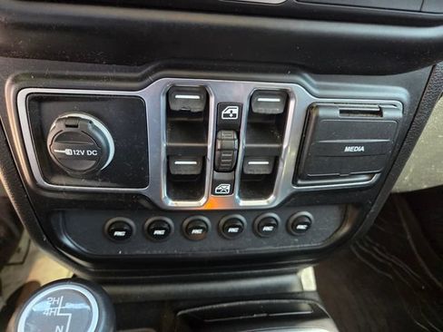 Used 2020 Jeep Gladiator Overland w/ Popular Equipment Package AWD/4WD image 39