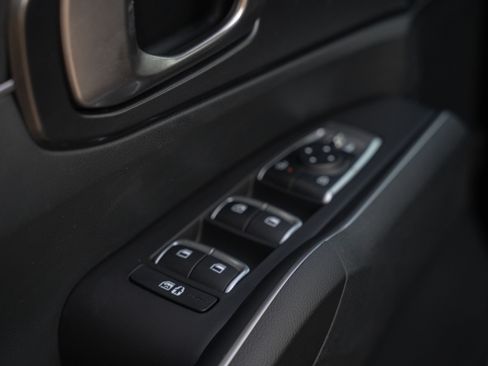 Used 2024 Kia Sorento S image 14