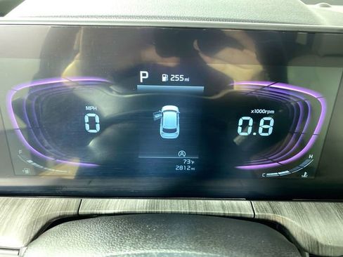 Used 2025 Kia Telluride EX w/ EX Captain's Chair Package image 17