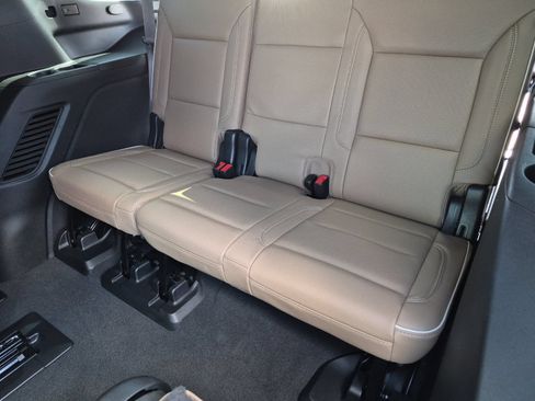 Used 2023 Chevrolet Tahoe Premier AWD/4WD image 14