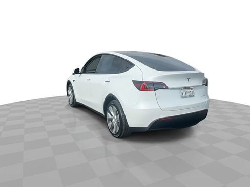 Used 2020 Tesla Model Y Long Range image 6