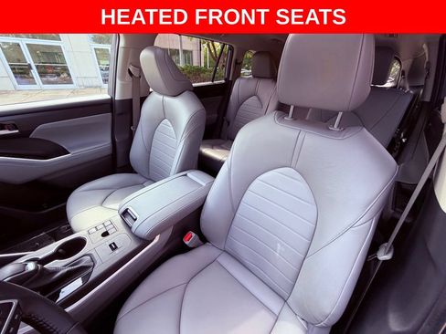 Used 2024 Toyota Highlander XLE FWD image 10