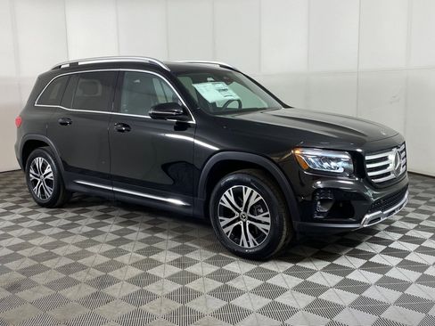 Used 2026 Mercedes-Benz GLB 250 4MATIC image 7