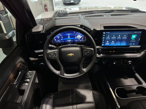 Used 2024 Chevrolet Silverado 2500 High Country w/ High Country Premium Package image 8