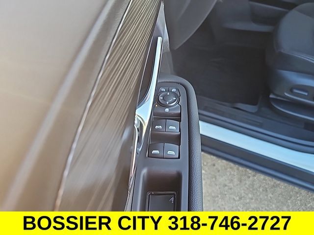 New 2024 GMC Terrain SLE w/ Driver Convenience Package FWD image 10