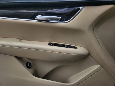 Used 2019 Cadillac XT5 FWD image 28