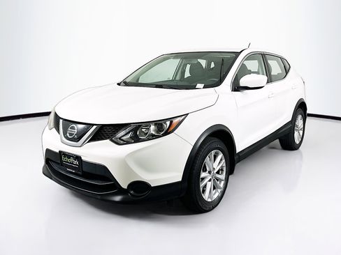 Used 2018 Nissan Rogue Sport S w/ S Appearance Package FWD image 3