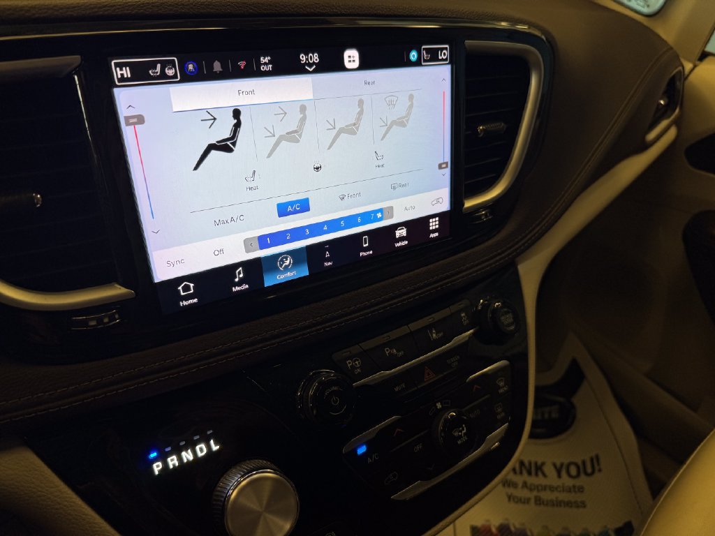 Used 2021 Chrysler Pacifica Touring-L FWD image 15