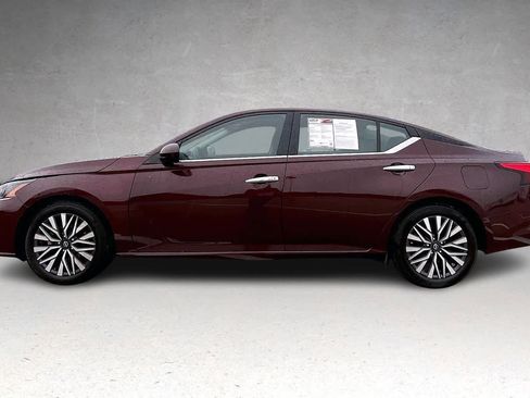 Used 2024 Nissan Altima 2.5 SV image 3