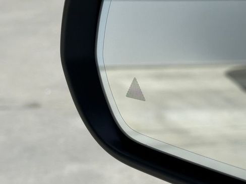 Used 2025 Mercedes-Benz GLB 250 4MATIC image 38