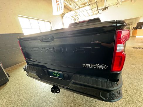 Certified 2021 Chevrolet Silverado 2500 High Country w/ Z71 Off-Road Package AWD/4WD image 6
