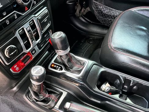 Used 2018 Jeep Wrangler Unlimited Rubicon AWD/4WD image 16