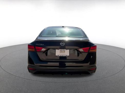 Used 2025 Nissan Altima 2.5 SV FWD image 12