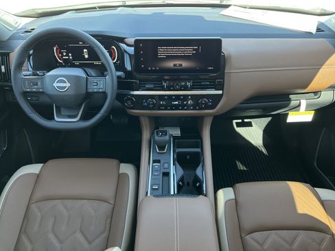 New 2026 Nissan Pathfinder Platinum image 8